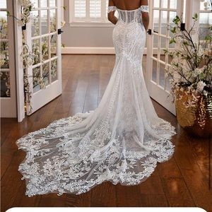 Essence of A OFF-THE-SHOULDER SWEETHEART WEDDING DRESS, size 20, mixed IVR/White